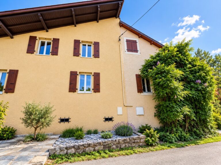 Maison de caractère avec sous-sol et terrain constructible