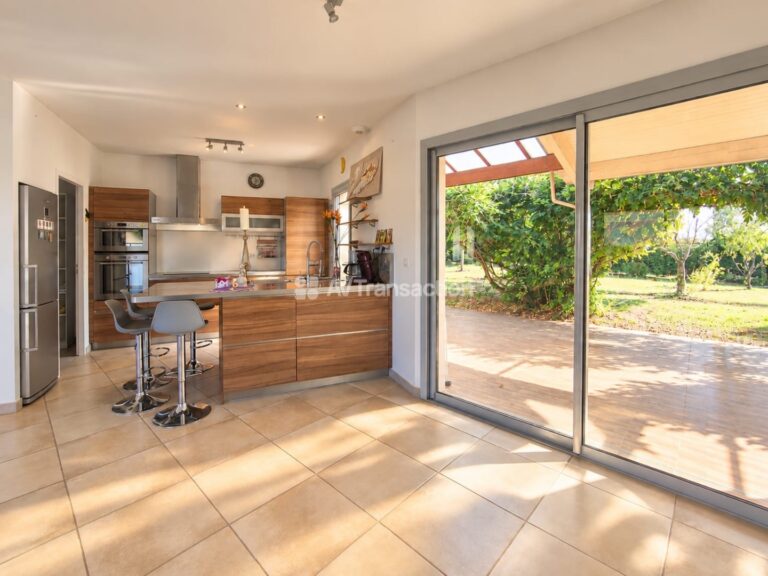 Maison contemporaine de plain-pied à Prayssac