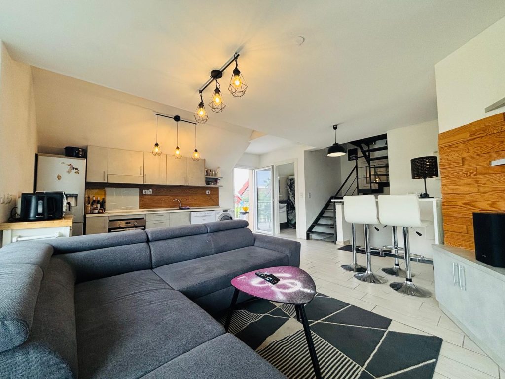 Triplex T4 lumineux avec terrasse de 50 m² à Douvaine
