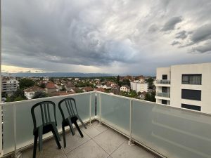 T3 rénové en dernier étage avec vue dégagée à Ambilly