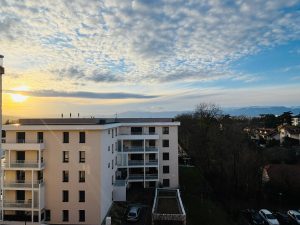 T4 à rénover avec vue dégagée sur Genève et le Jura à Annemasse
