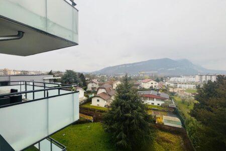 T3 lumineux avec double extérieur et vue sur les montagnes à Annemasse
