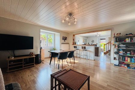 Maison rénovée type chalet avec grange et vue alpine à Brizon
