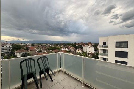 T3 rénové en dernier étage avec vue dégagée à Ambilly
