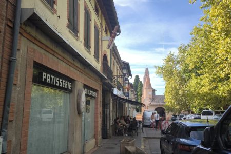 Ancienne boulangerie-pâtisserie avec appartement à rénover à Pechbonnieu